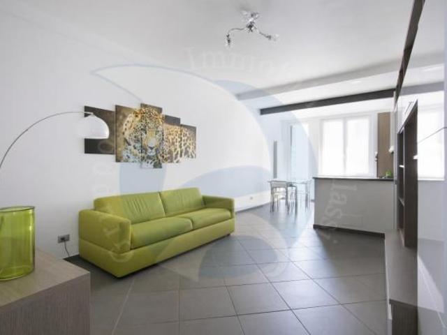 Alassio, ampio bilocale ristrutturato e arredato, con vista mare