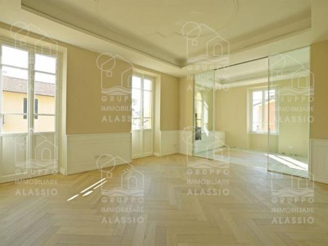 Alassio – Borgo Coscia, esclusivo appartamento di 162 mq a soli 20 metri dal mare