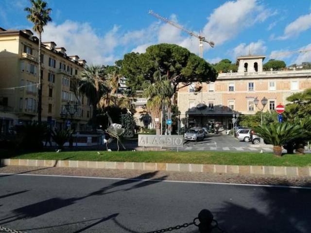 Alassio zona altamente trafficata Bar con licenza tabacchi