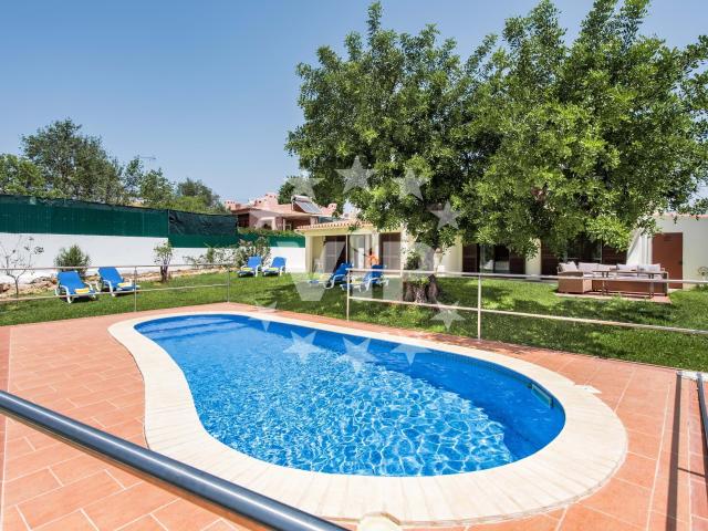 ALBUFEIRA CENTRO 4 QUARTOS PISCINA E JARDIM
