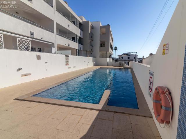 ALBUFEIRA apartamento T2 com terraço de 45m2 PISCINA
