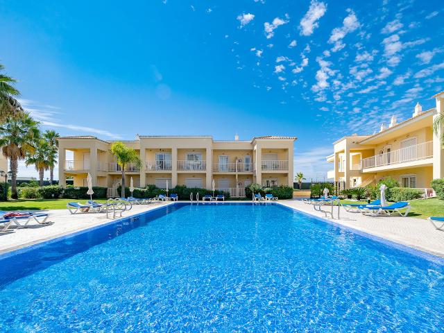 ALBUFEIRA PALM TREE WITH POOL by HOMING