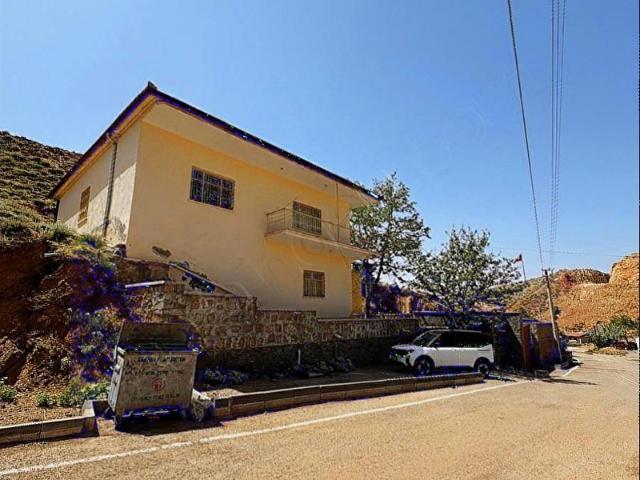 ALBAĞ'DAN BEDİRMUHTAR MAH. 792 M2 ARSA VE 2 KATLI MÜSTAKİL EV
