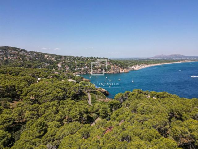 Albacsari Villas es una exclusiva promoción de obra nueva co. 348m² Begur