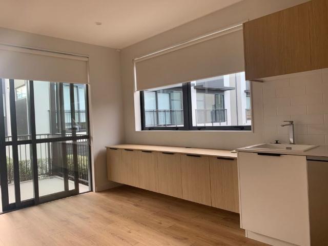 Albany 1 bedroom and one car park