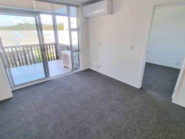 Albany modern apartment fantastic location