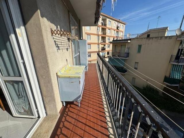 Albenga, Vadino, alloggio da ristrutturare mq. 70 circa con garage sotoo casa e cortile condominiale con posti auto. possibilit di acquisto solo allo