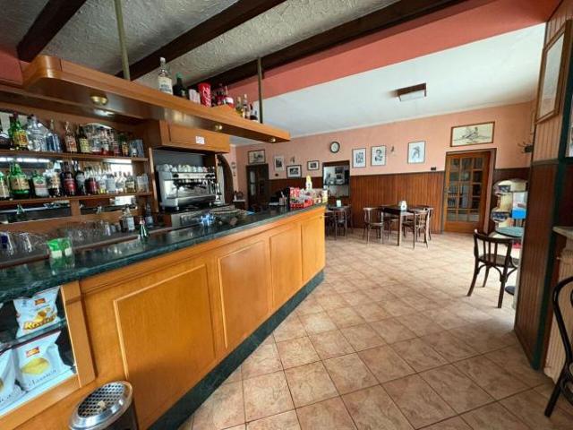 Albergo con mura in vendita a Zavattarello