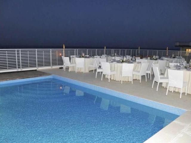 Albergo in vendita a Alba Adriatica