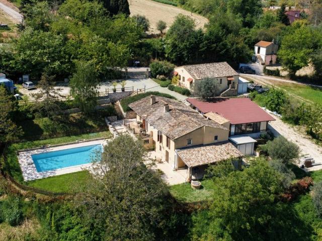 Albergo in vendita a Bellante