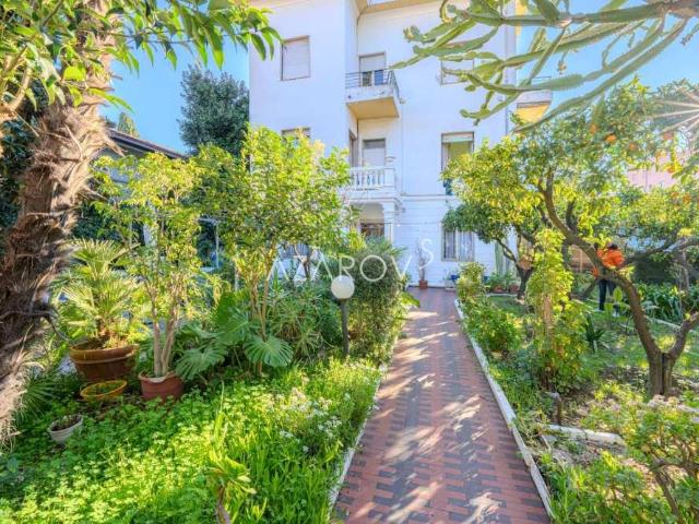 Albergo in vendita a Bordighera