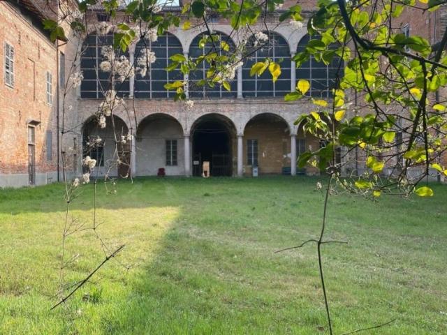 Albergo in vendita a Borgonovo Val Tidone