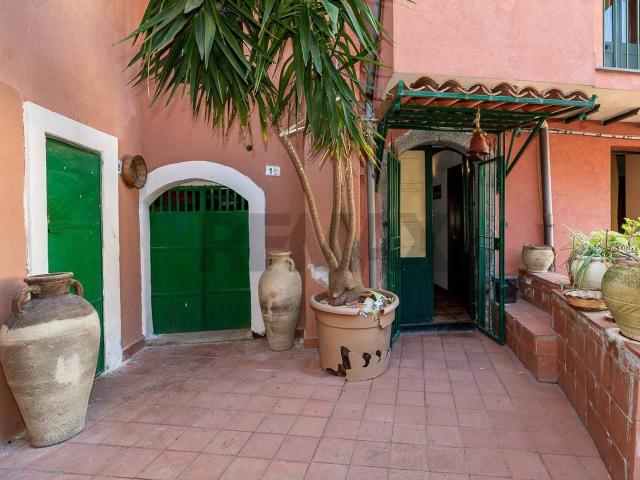 Albergo in vendita a Castiglione Di Sicilia