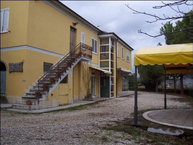 Albergo in vendita a Castignano