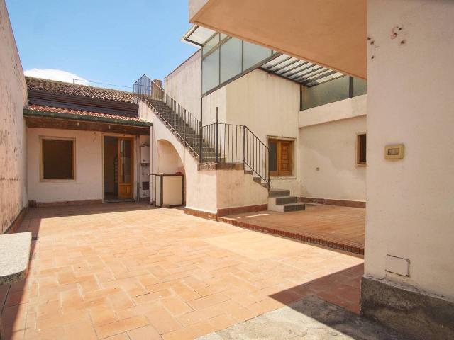 Albergo in vendita a Giarre