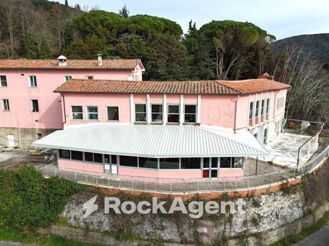 Albergo in vendita a Lucca