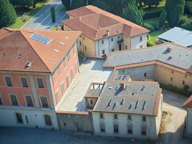 Albergo in vendita a Lucca