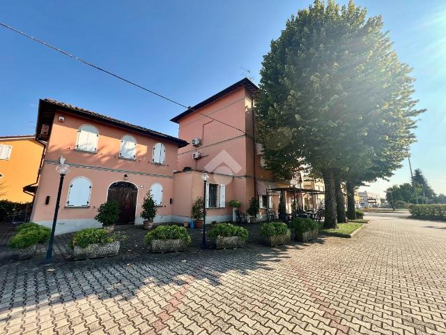 Albergo in vendita a Novellara