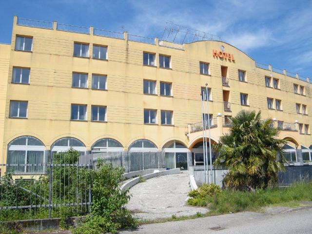Albergo in vendita a Oleggio