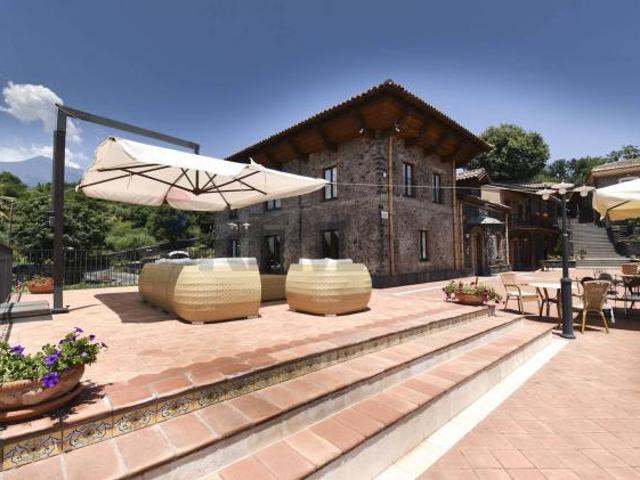Albergo/Hotel in vendita a Zafferana Etnea