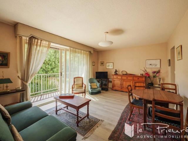 Albi centre, Appartement T2 traversant avec deux balcons, ascenseur et cellier