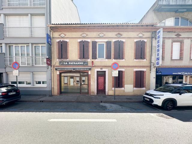 Albi Hyper Centre Immeuble Comprenant Local Commercial Plus. 250m² Albi