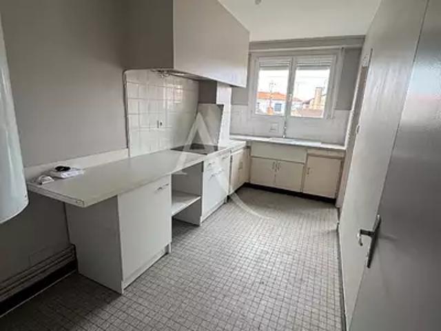 Albi 81000 Location appartement 3 pièces t3 au dernier étage cave