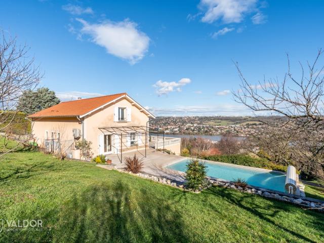 ALBIGNY SUR SAÔNE Maison familiale de 240 m² avec vue imprena