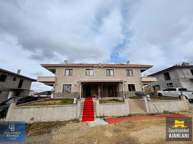 Alcı Mahallesinde Konuta İşyerine Uygun Sıfır Satılık İkiz Villa