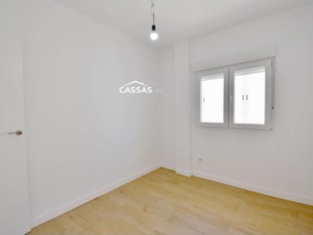ALCALA DE HENARES Piso reformado de 3 habitaciones. 4º Planta sin ascensor