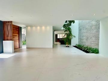 ALCÁZAR PONIENTE. MAJESTUOSA RESIDENCIA CONSTRUIDA EN 4 NIVELES CON ELEVADOR Y VISTAS PANORÁMICAS!