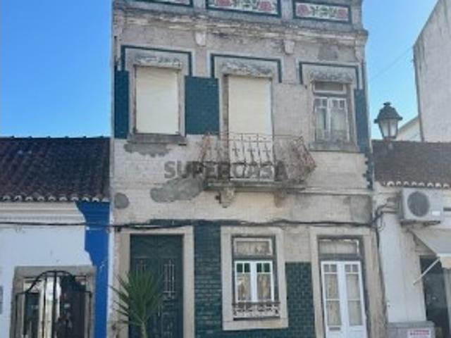 ALCOCHETE CENTRO MORADIA DE 2 PISOS E SÓTÃO C/ TERRAÇO VISTA DE RIO