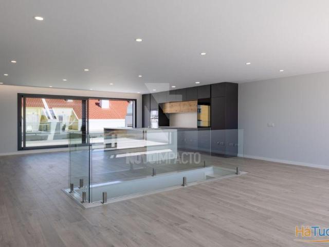 Alcochete Apartamento T4 Duplex c/ Garagem, Parqueamento e Terraços | 26063334861