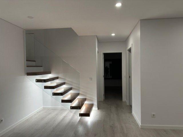 ALCOCHETE T4 DPLEX DE LUXO C/ GARAGEM 2 LUGARES