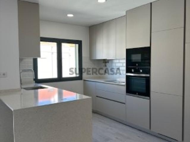 ALCOCHETE T4 DUPLEX 4º. ANDAR D ACABAMENTOS EXCELENTES