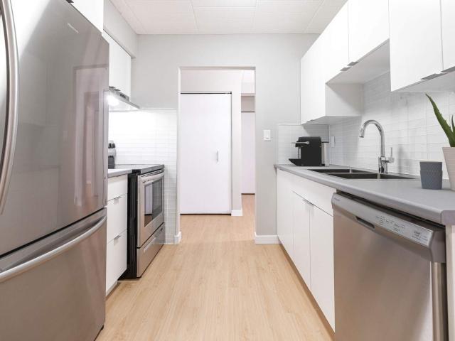 Alexander Park 2 Bedroom, 2 Bathroom, Den PH Apartment for Rent