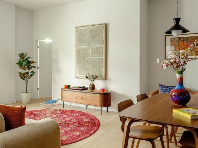Alexandra is a 313 multi residential units building. With its amazing location next to Alexandra's bridge, it offers al