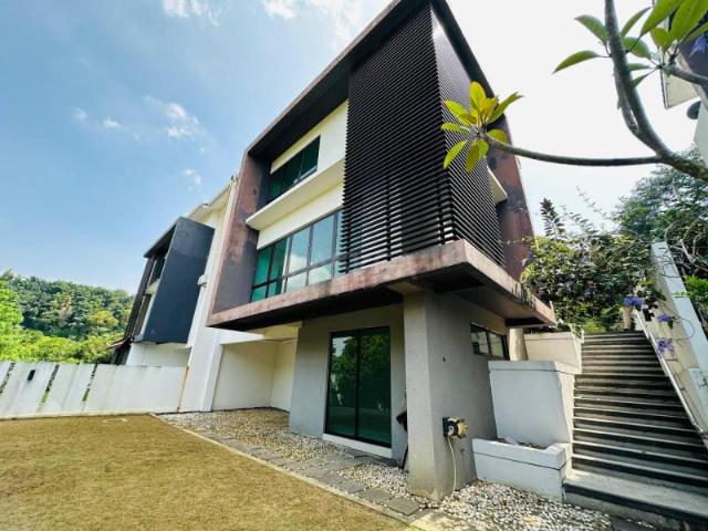 ALEYA TWIN VILLA BUKIT JELUTONG, SHAH ALAM PRIVATE BACKYARD GARDEN