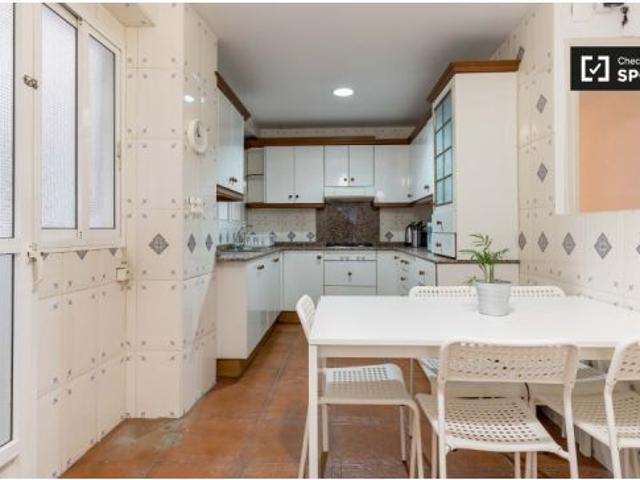 Alegre habitación en alquiler en apartamento de 5 dormitorios en Benimaclet