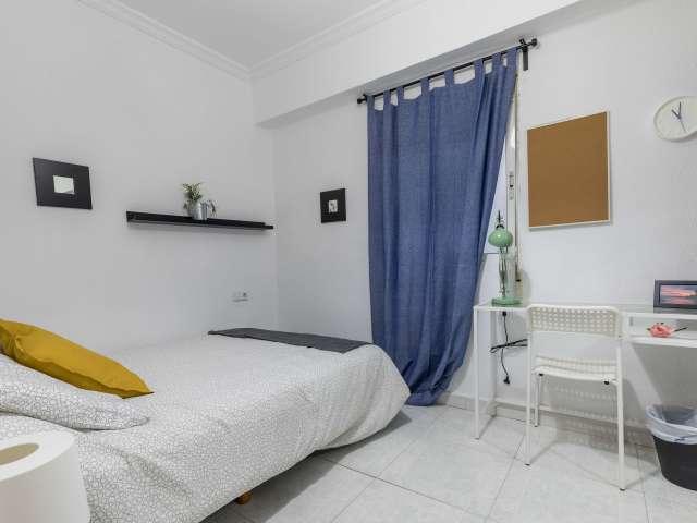 Alegre habitación en alquiler en apartamento de 5 dormitorios en Benimaclet