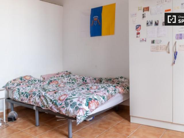 Alegre habitación para alquilar en piso de 4 dormitorios en Centro, Madrid