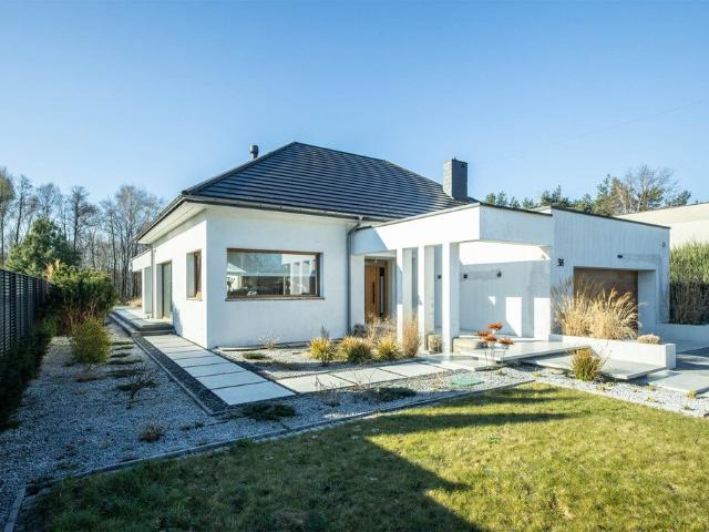 Nowoczesny dom 205 m² z poddaszem, kominkiem i garażem