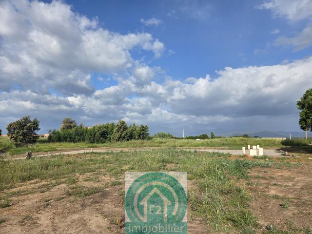Aleria, centre terrain plat et viabilisé de 706m2