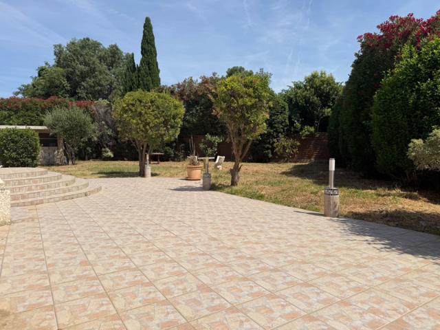 ALERTE PRODUIT RARE: Spacieuse villa T5 avec jardin de 1380