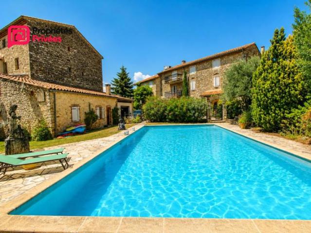 Aux portes de l'Ardèche et de la Lozère A Saint Hilaire de Brethmas: Superbe P4 de caractère dans un mas du XVIII? siècle, avec patio privatif, piscine et parking