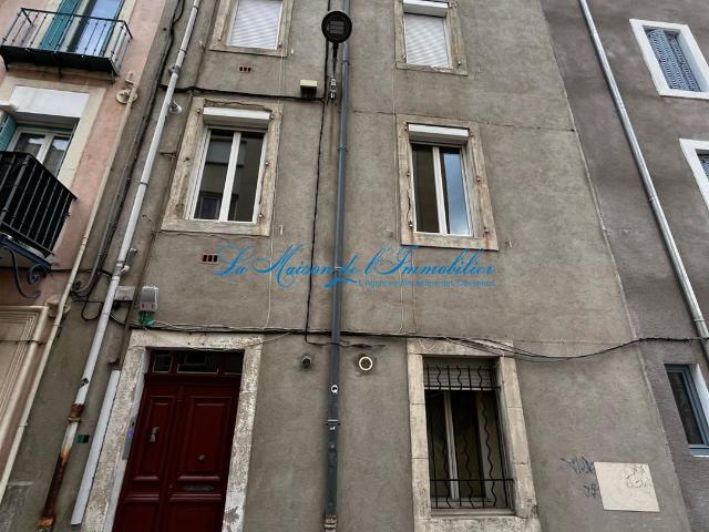 Ales, Centre ville, immeuble de 4 appartements avec bon rapp. 160m² Alès