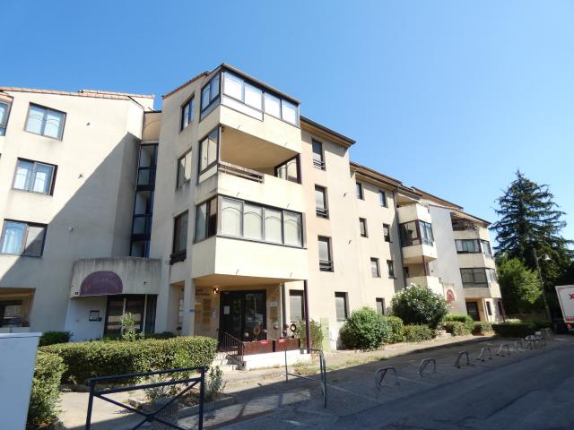 Alès, location appartement avec terrasse et garage