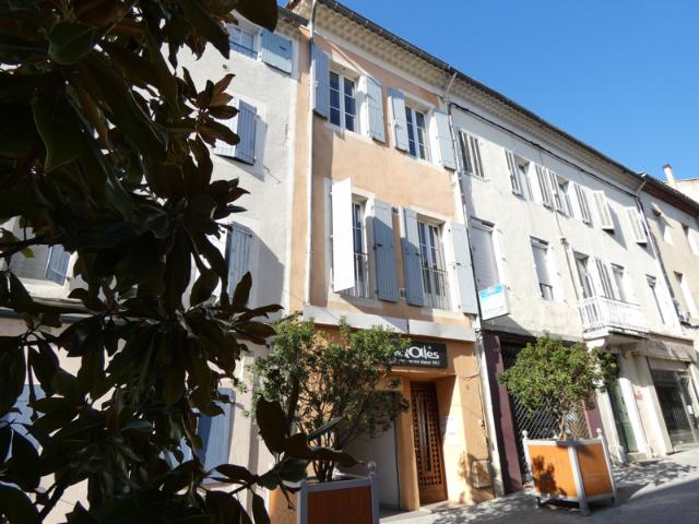 Alès, location type 2 plein centre rue Taisson