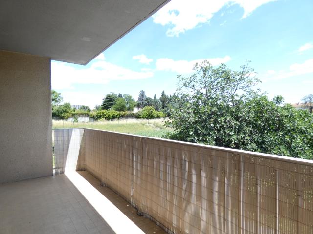 Alès, Secteur hôpital, type 2 avec terrasse dans résidence sécurisée
