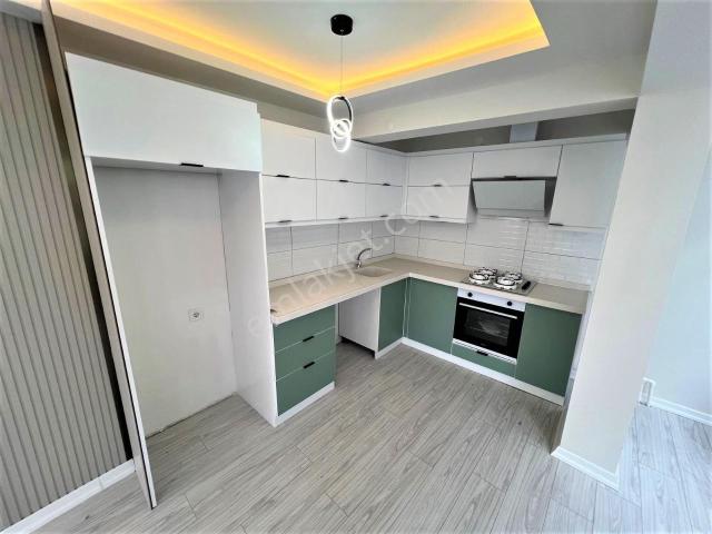 alfa'dan Akçay Merkez'de Satılık Arakat Ön Cephe Full Yapılı 2+1 Geniş Daire